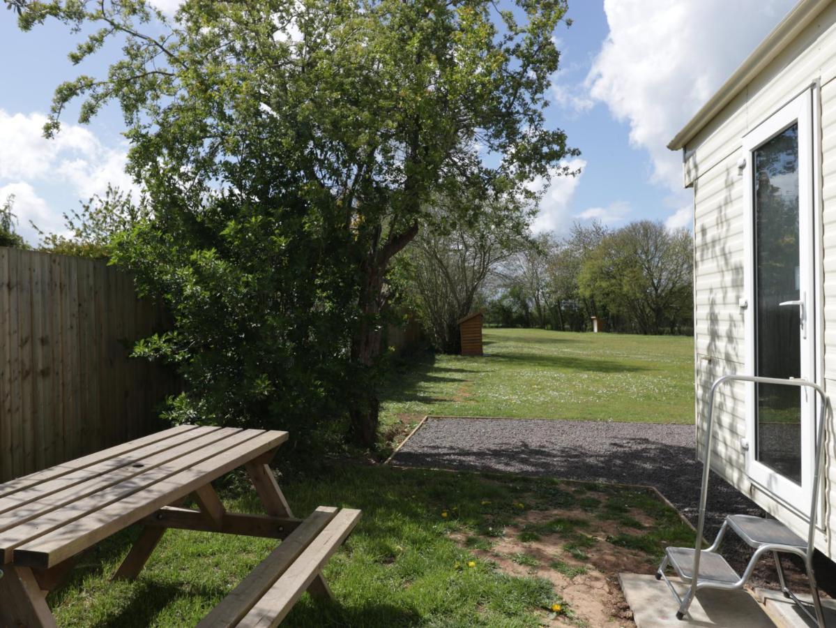 The Coop - Family Friendly Caravan Near Glastonbury & Street Compton (Somerset)