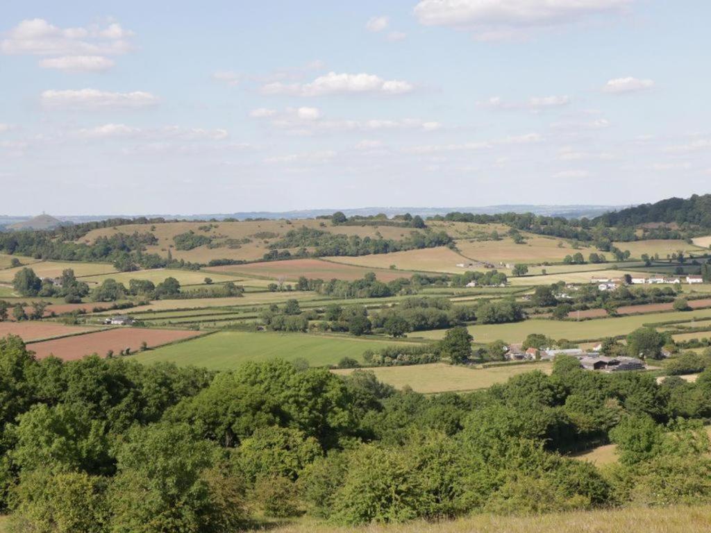 The Coop - Family Friendly Caravan Near Glastonbury & Street Compton (Somerset)