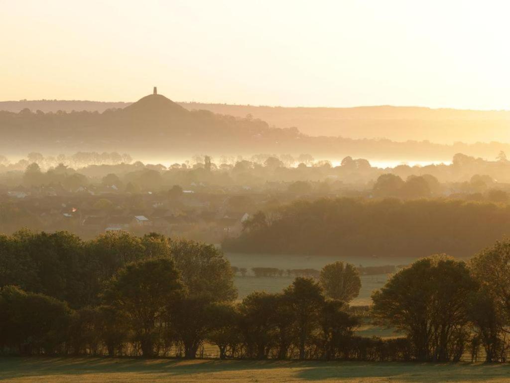 The Coop - Family Friendly Caravan Near Glastonbury & Street Holiday park *