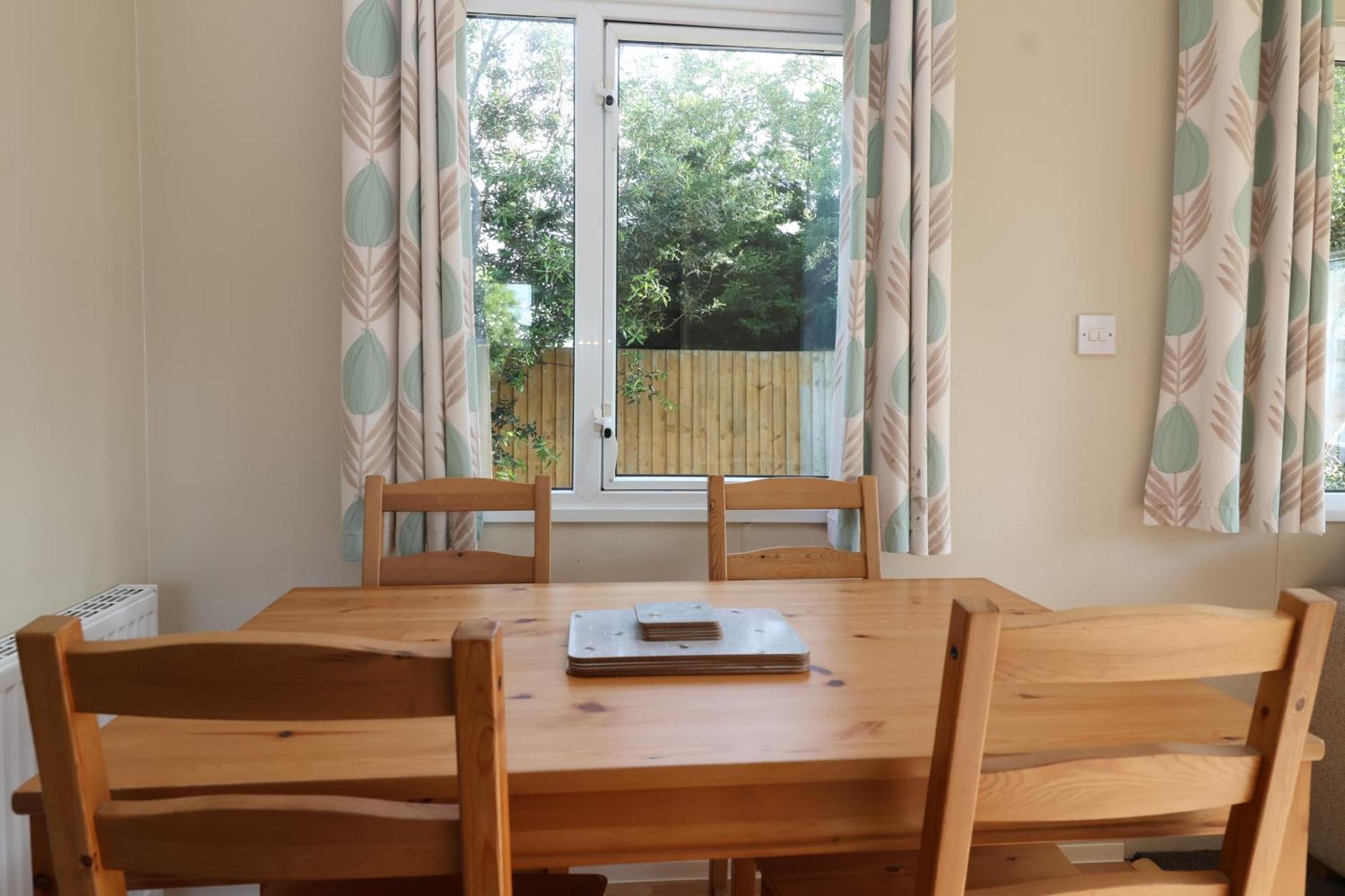 Holiday park The Coop - Family Friendly Caravan Near Glastonbury & Street Compton (Somerset)